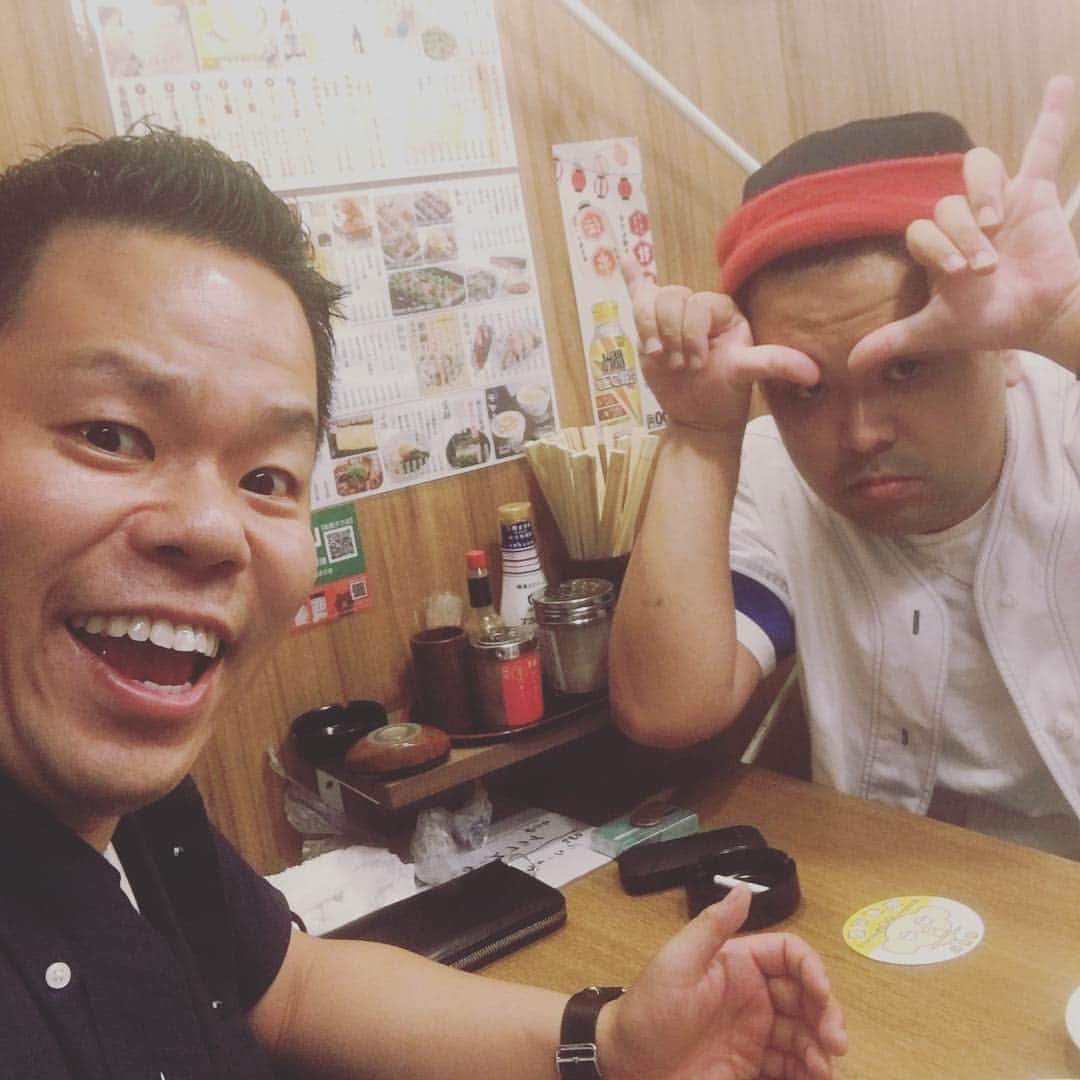 津田篤宏さんのインスタグラム写真 - (津田篤宏Instagram)「久保田と新橋で飲んでいる。活気が凄い！生命力を感じている。 スーを差し上げます」6月1日 22時52分 - ggoigoisu