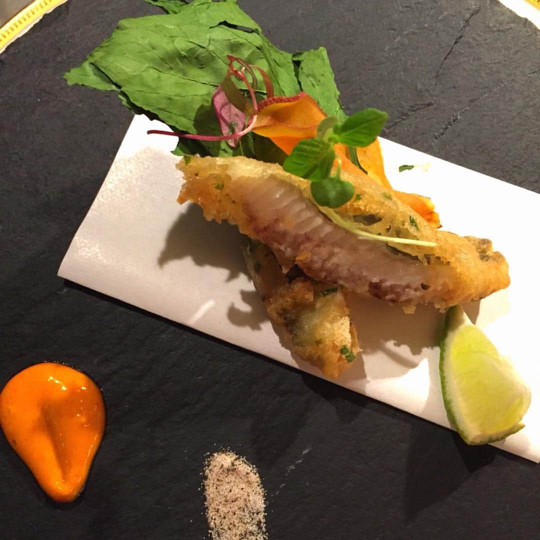のインスタグラム：「🔥またまた揚げもの〜  伝助穴子と鮎蓼の衣揚げ  海老味噌マヨとプーアル茶塩でどうでしょうか⁉︎!! (￣ε￣〃)ｂ  旬ですね〜🌱🤗 #伝助穴子 #あなごくん #レイユームン #香港海鮮酒家 #leiumun #広東料理#神戸#住吉#中華#yummy #cantonese  #インスタ映え#おしゃれ#駅近#西宮#芦屋#東灘区#香港#hongkong #china #taiwan #台湾 #中国#神戸中華 #住吉中華#kobecco」