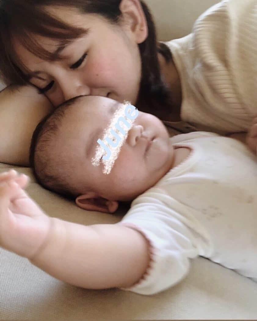 菅谷梨沙子さんのインスタグラム写真 - (菅谷梨沙子Instagram)「June . 心地よい風が窓から入ってきて眠くなります🍃☀️ 娘はウーウーと声を出しながらバタバタ手足を動かして遊んでいるようです😂」6月2日 16時13分 - risako_sugaya