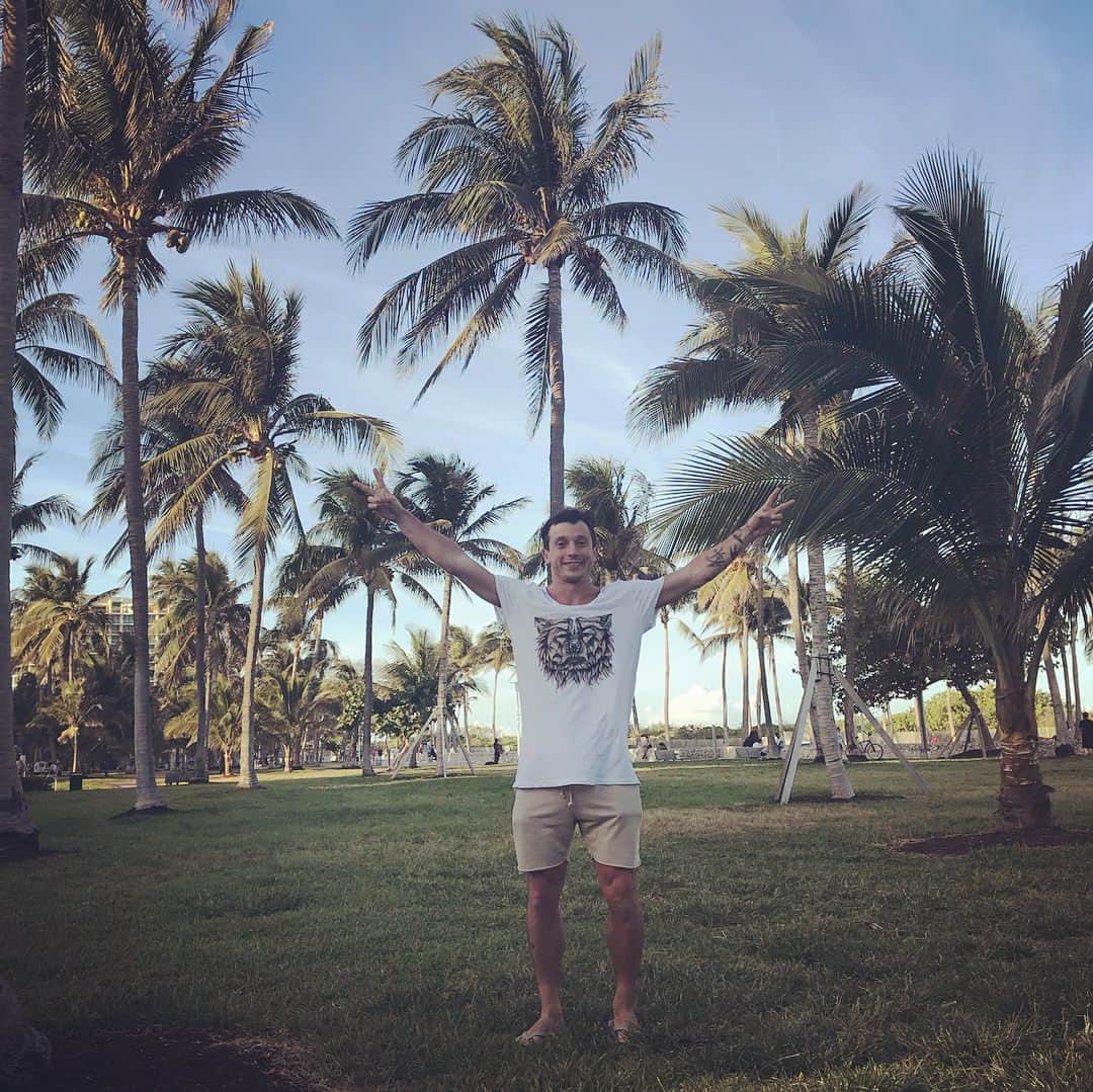 オレクシイ・ビチェンコのインスタグラム：「#miami#florida#oceandrive#miamibeach#miamisouthbeach#wow#socool#adventure#trip#goodday#fun#nice#good#warm」
