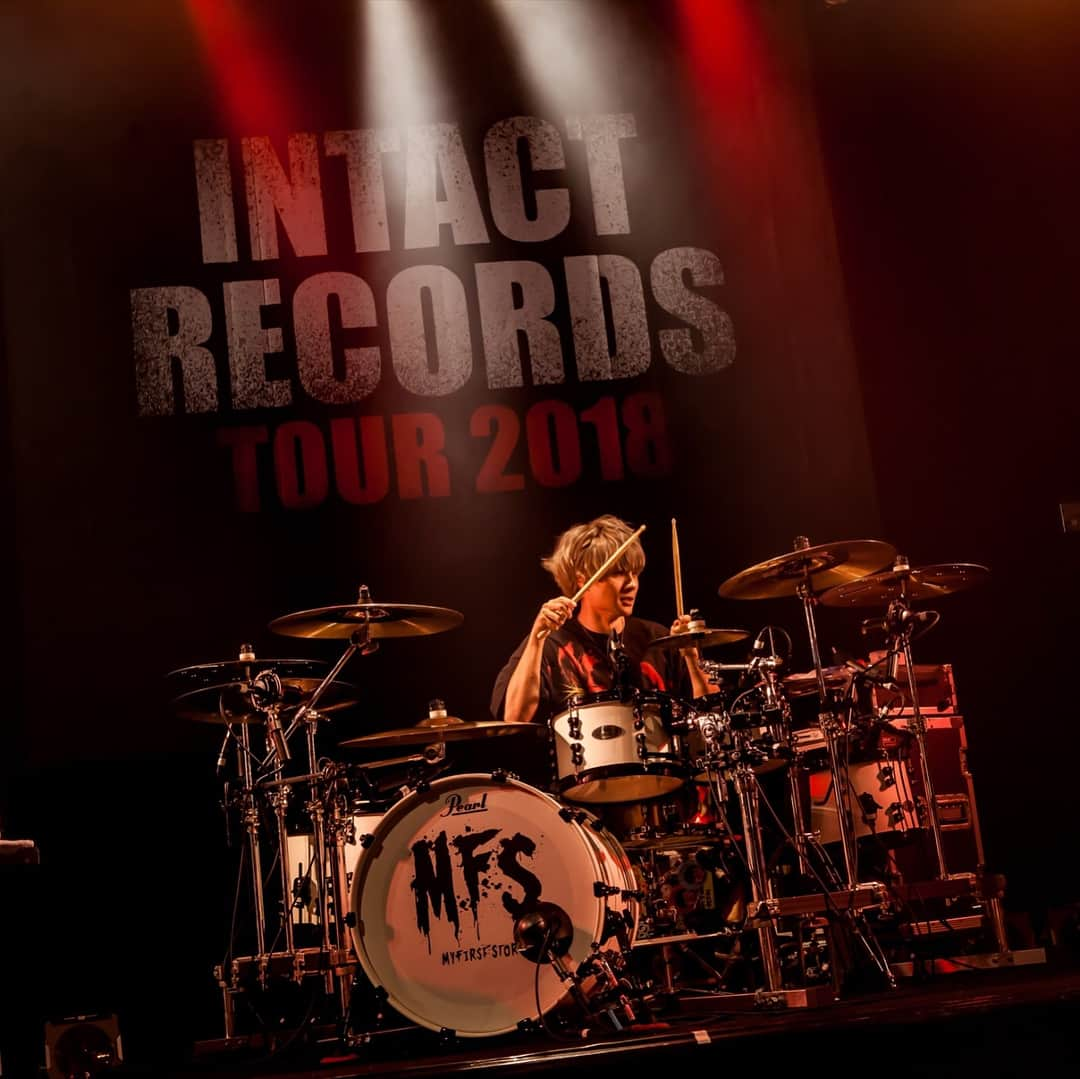 MY FIRST STORYさんのインスタグラム写真 - (MY FIRST STORYInstagram)「Thank You! INTACT RECORDS TOUR 2018!  Next....6/6 BIGCAT OSAKA,6/7 DIAMOND HALL NAGOYA  Photo by Takashi Konuma #myfirststory #マイファス #INTACTTOUR2018」6月2日 9時00分 - myfirststoryofficial