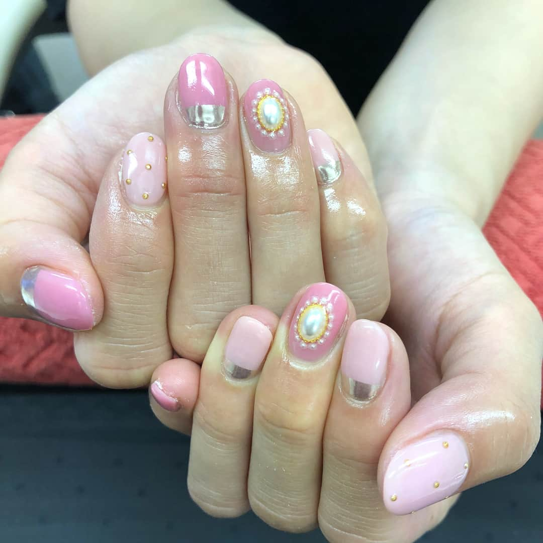 髙橋礼華さんのインスタグラム写真 - (髙橋礼華Instagram)「. . ここ3カ月分のネイル💅❤️❤️ . . #ベイビーズブレス銀座店  #お花ネイル  #赤はユ杯仕様 #ピンクは最新 #やっぱりネイル大好き❤」6月2日 13時19分 - ayataka419