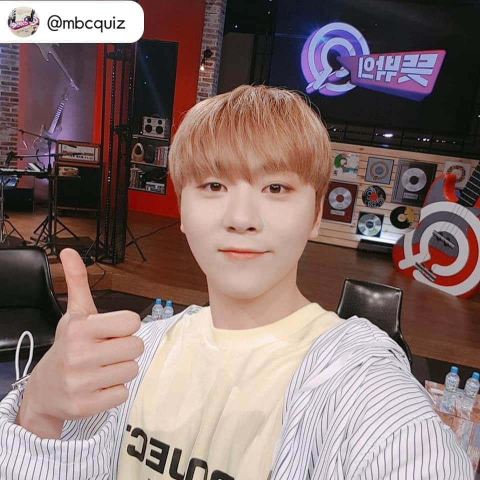 SEVENTEENさんのインスタグラム写真 - (SEVENTEENInstagram)「@mbcquiz 각도만 달라도 새로워😍 부크박스 승관이와 함께하는 뜻밖의 Q! 오늘 저녁 6시 25분에 만나요~🎼 #세븐틴 #부승관 #승관 #미모열일중  #셀카요정 #뜻밖의Q #본방사수  #당신의_퀴즈를_풀어드립니다」6月2日 15時27分 - saythename_17