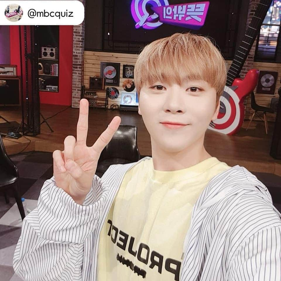 SEVENTEENさんのインスタグラム写真 - (SEVENTEENInstagram)「@mbcquiz 각도만 달라도 새로워😍 부크박스 승관이와 함께하는 뜻밖의 Q! 오늘 저녁 6시 25분에 만나요~🎼 #세븐틴 #부승관 #승관 #미모열일중  #셀카요정 #뜻밖의Q #본방사수  #당신의_퀴즈를_풀어드립니다」6月2日 15時27分 - saythename_17