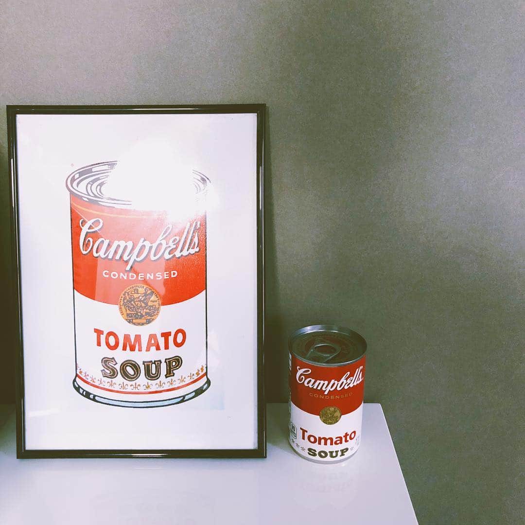 Hikaru Nakamuraさんのインスタグラム写真 - (Hikaru NakamuraInstagram)「近所のスーパーにキャンベルのトマト缶の英語パッケージが売ってたので買った🤤. . そのままインテリア化🥫. . #キャンベル #トマト缶 #ウォーホル #アンディウォーホル #tomato #tomatosoup #art #interiordesign」6月2日 18時13分 - hikarunosuke
