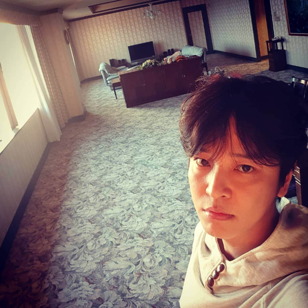 キム・ジョンフンさんのインスタグラム写真 - (キム・ジョンフンInstagram)「방이 넘나 넓은것.. ㅎ #하마마츠」6月2日 18時54分 - kimjeonghoon0120