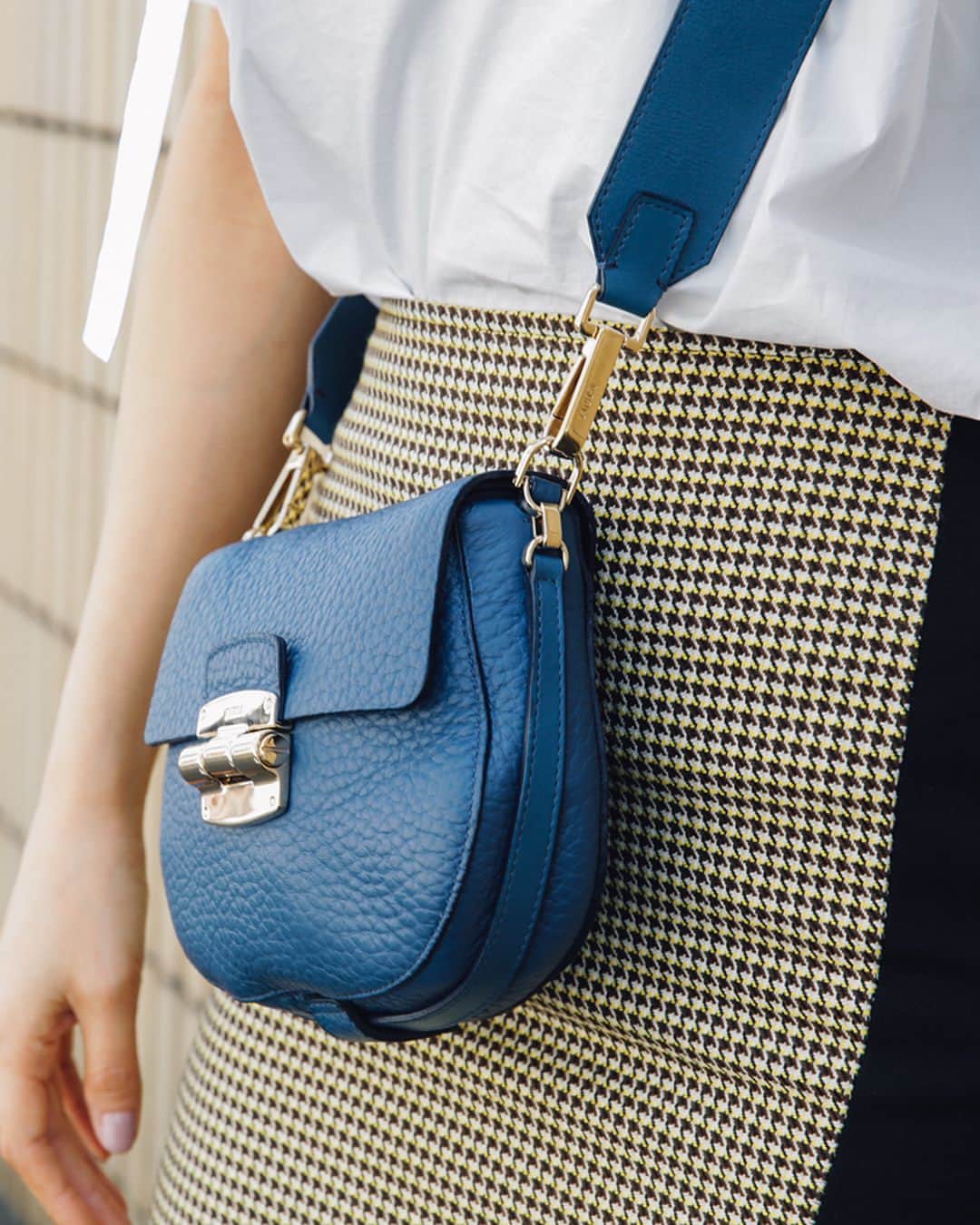 Fashionsnap.comさんのインスタグラム写真 - (Fashionsnap.comInstagram)「: Name 南 愛梨 Shirt #JEANASIS Skirt #OUTROSOL Bag #FURLA Shoes #COMINGATTRACTIONS  #fashionsnap #fashionsnap_women」6月2日 18時55分 - fashionsnapcom