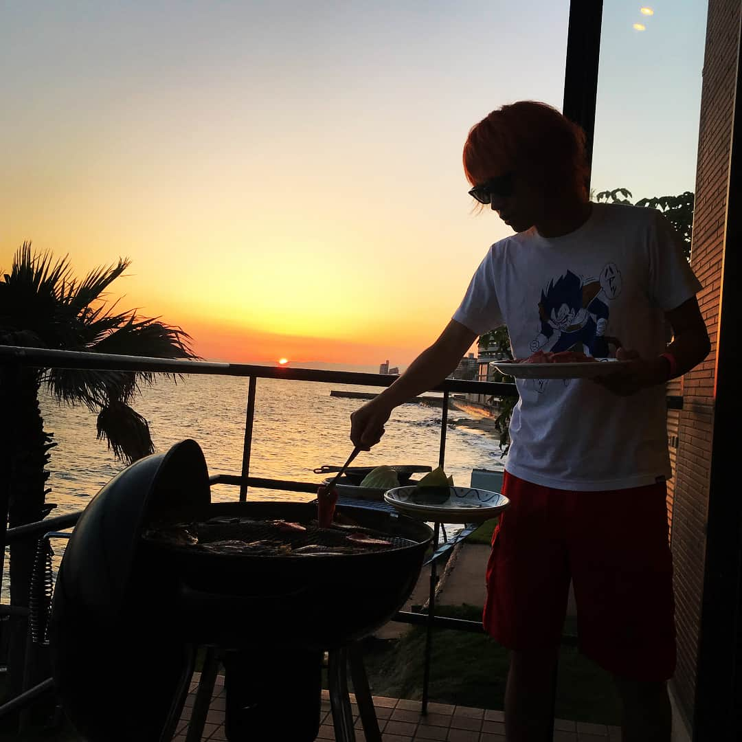 てつやのインスタグラム：「I'm so beach man. frend is my sun. #BBQ #sunset #osyare #tetsuya #tokaionair #love #instagram」