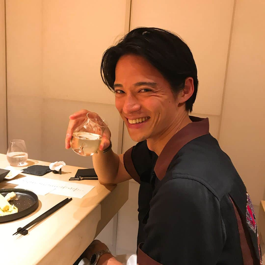 久保裕丈さんのインスタグラム写真 - (久保裕丈Instagram)「たまーに、ごく稀に鮨も食べに行くんですよ。週末くらいは。 はっこく佐藤さんの32貫の握りリレー、大満足でした。 #鮨 #銀座 #tokyofood #tokyofoodie #東京グルメ #食べログ #日本酒 #sake」6月2日 20時46分 - hirotakekubo