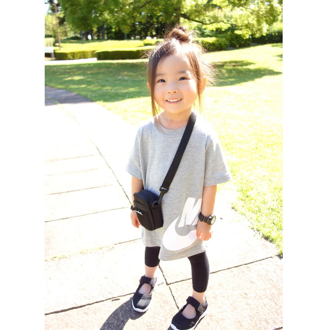 Saraさんのインスタグラム写真 - (SaraInstagram)「⠀ coordinate♡ ⠀ T-shirt ➡︎ #nike  leggings ➡︎ #devirockstore  shoes ➡︎ #branshes ⠀ ⠀ sporty fashion. おNEWのナイキT☑︎ ⠀ #ootd #outfit #kids #kids_japan #kids_japan_ootd #kjp_ootd #ig_kids #ig_kidsphoto #kidsfashion #kidscode #kidsootd #kidswear  #kidsstyle #girl #black #streetgirl #streetstyle #sporty #sportygirl #ナイキ #キッズコーデ #キッズファッション #3歳」6月2日 21時02分 - sarasara718