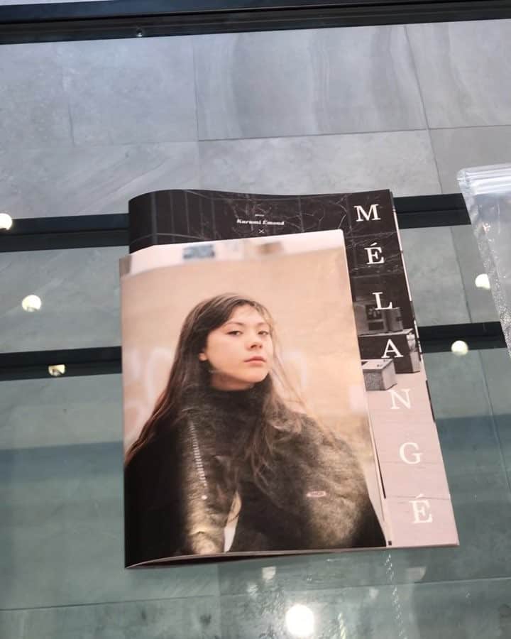 エモン・久瑠美のインスタグラム：「写真展ではZine、ポスター、私が描いたイラストのステッカーがセットで¥2800、 そして私が撮った写真がプリントされたトートバッグが¥2000で販売されてます、明日はOpenからCloseまで在廊しています。是非お立ち寄りください❤️ エモン久瑠美 写真展 『MÉLANGÉ』(メランジェ)  会場 : TOKYO BASE 住所 : 渋谷区渋谷1-2-5 MFPR渋谷ビル 2F 会期 : 6月2日(土) - 6月11日(月) 開館時間 : 12:00-19:00 入場料 : 無料 —————— Kurumi Émond 『MÉLANGÉ』  Place : TOKYO BASE  MFPR Shibuya buil.  2F, 1-2-5, Shibuya, Shibuya-Ku, Tokyo. Date: 06/02(sat.) - 06/11(mon.) Hours : 12:00-19:00 Entrance fee : Free #mélangé #メランジェ」