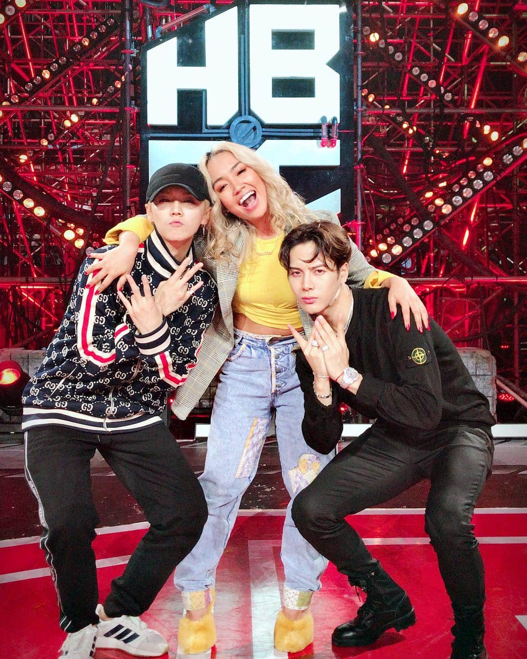 のインスタグラム：「Congrats Team @7_luhan_m & @jacksonwang852g7 ‼️🏆🏆 The King and The King 🇨🇳🔥 #HBDC 🔥🔥🔥🔥 5ヶ月間にも渡った人気ダンスバトル番組📺ついにファイナルを迎え、汗と涙の熱い回、私もまたジャッジとして出演させていただきました！！優勝はLuhan&Jackson Team‼️本当におめでとう❗️この2人が中国のエンターテイメントと、世界からみた中国のイメージを変えてる気がする🔥」