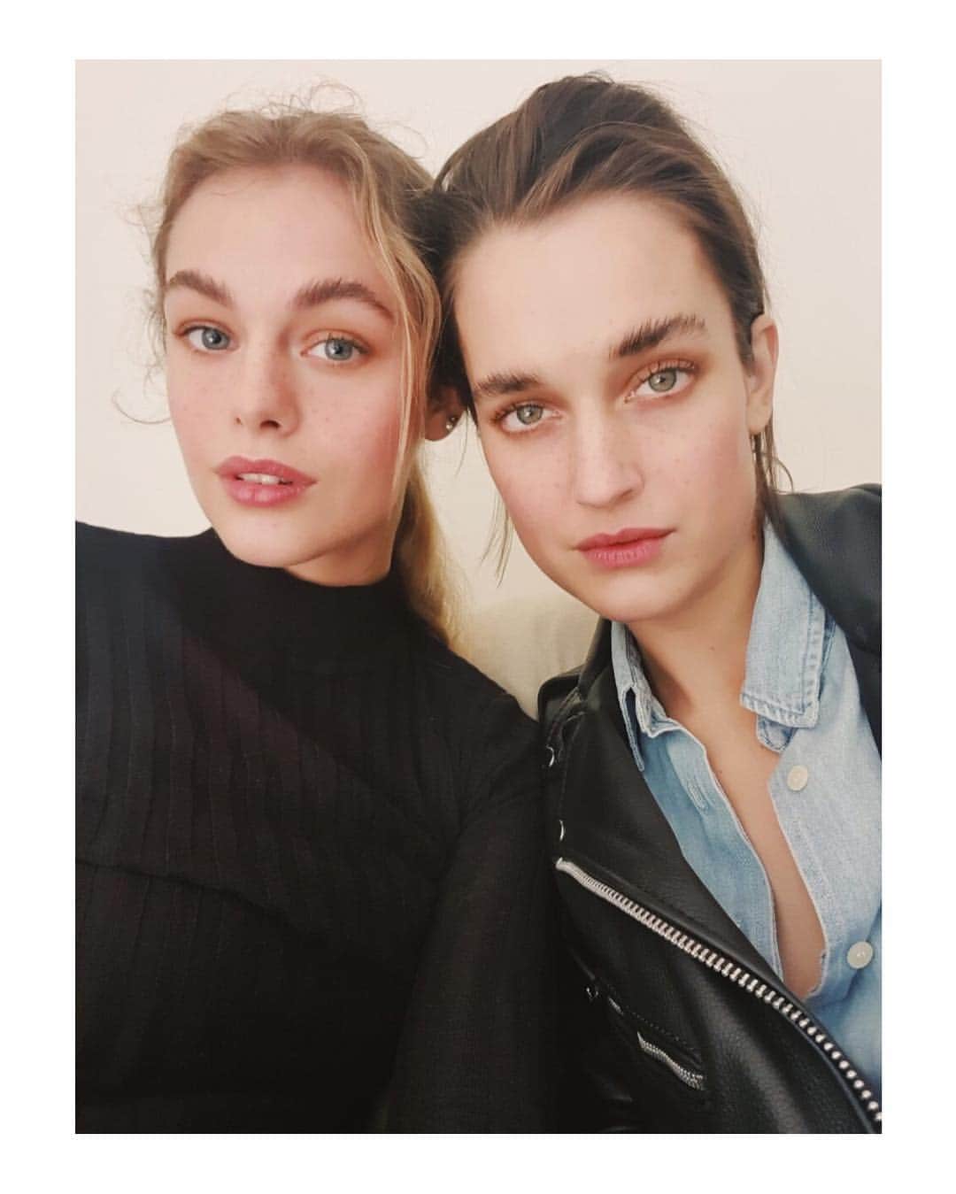 ケイト・ハリソンのインスタグラム：「When the client gives you freckles .」