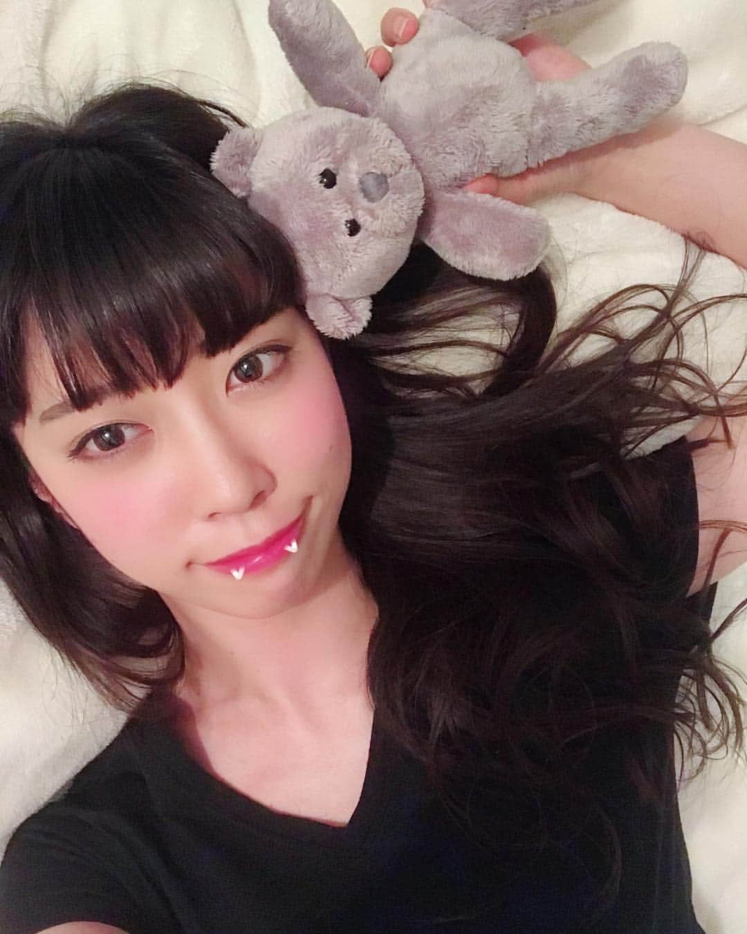 鳴村なかのインスタグラム：「🐻<ごしゅじんが仕事終わって帰宅したご様子くま！ 🐻<一緒にしゃしん撮ったくま！！ っていう一人遊び🤗笑 #レースクイーン #RQ #YOKOHAMApromotionalmodels #鳴村なか #なかぽん #イベントコンパニオン #モデル #model #笑顔 #smile #instagood #instagramjapan #girl #黒髪 #写真好きな人と繋がりたい #写真撮ってる人と繋がりたい」