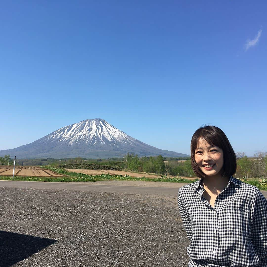 高橋春花さんのインスタグラム写真 - (高橋春花Instagram)「実は仲良しです＼(^^)／ #村雨美紀#STV #高橋春花#HTB #とある日 #ニセコ #真狩村#羊蹄山 #ドライブ #滝野すずらん丘陵公園 #チューリップ #天気最高」6月2日 22時49分 - htb_takahashiharuka