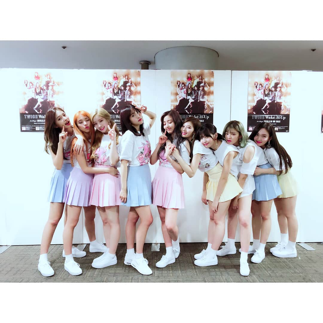 TWICE JAPANさんのインスタグラム写真 - (TWICE JAPANInstagram)「‪TWICE 2ND TOUR 'TWICELAND ZONE 2 : Fantasy Park' IN JAPAN@大阪初日！初の大阪城ホール、外の天気に負けないほど熱い雰囲気で本当に楽しかった初日公演でした！明日！日本公演の最終日も楽しみましょう♪‬ ‪そして！2月に頂きました「第32回日本ゴールドディスク大賞」ニュー・アーティスト・オブ・ザ・イヤー(アジア部門)を含め5つの賞。今日そのトロフィーを頂きました！いつもたくさんの応援、ありがとうございます♡‬ ‪#TWICE #TWICELAND #ZONE2 #FantasyPark ‬」6月2日 23時11分 - jypetwice_japan