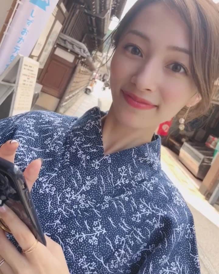 のインスタグラム：「昨日はゆきと伊東へ日帰り旅行👜♥️ 浴衣に着替えてから サマソニならぬサバソニ←で 美味しい鯖を食べたり 伊東の綺麗な海を眺めたり 何より超美人なのに話しやすすぎるゆきと過ごせて 大満足の旅でした💓 あ〜また行きたい😝 @yukitannowa  浴衣は6/23に東海館にオープンする レンタルスペースの先行着付けで 着せてもらいました✨ #伊東 #伊東市 #伊東温泉 #浴衣」