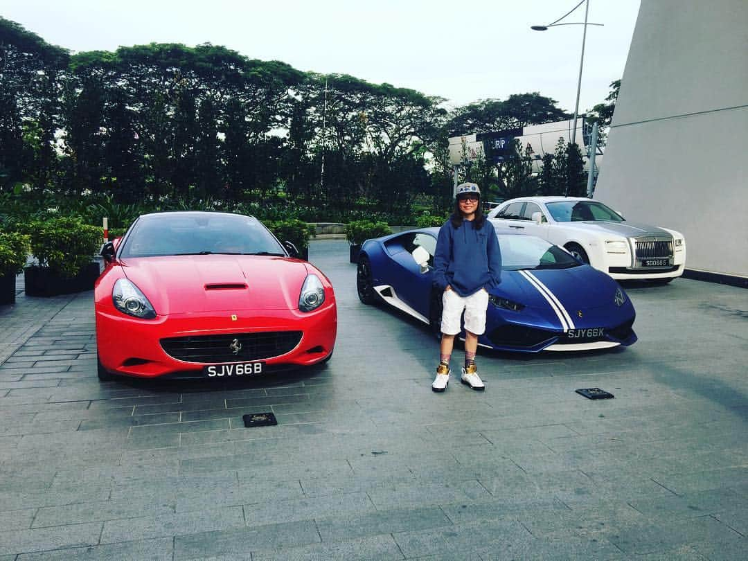 エイコンさんのインスタグラム写真 - (エイコンInstagram)「Hustling for choices💯 #BallerAlert #SwagChamp #Ferrari #Lamborghini #RollsRoyce #Jumpman #JsOnMyFeet #TheNotoriousBIG #OrlandoMagic #Stussy」6月3日 11時07分 - akonkmg