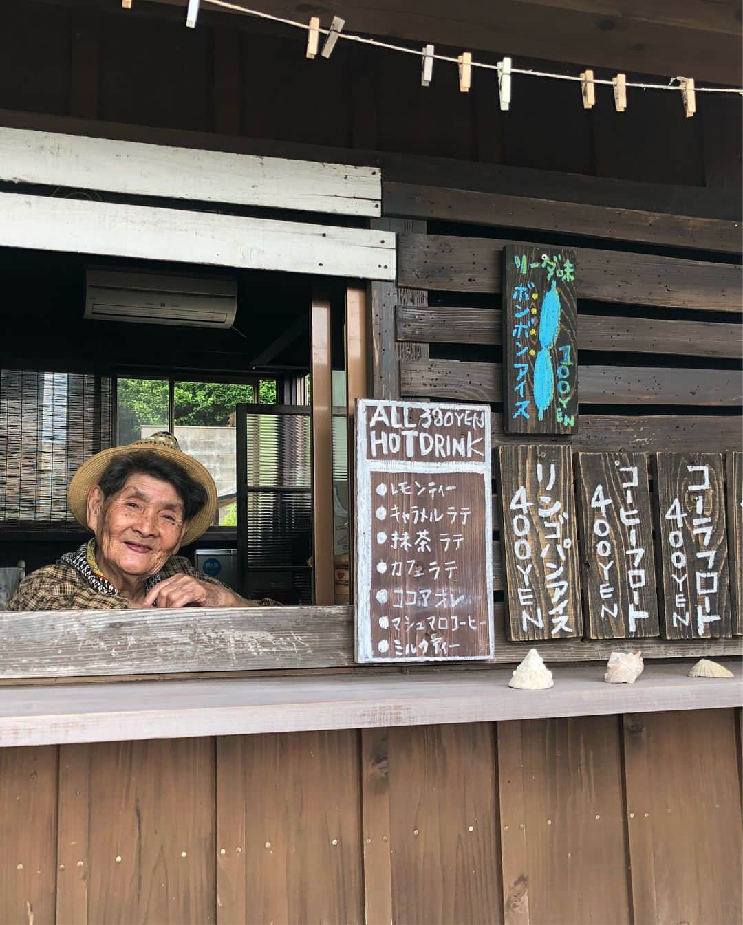 夏木マリさんのインスタグラム写真 - (夏木マリInstagram)「堂崎教会の道すがら、おばあちゃまがやっているcafe発見！ めちゃくちゃ美味しいcoffee ☕️ やるな、、、 #cafe #いい感じ #五島列島  #marinatsuki  #natsukirock  #夏木マリ」6月3日 11時57分 - mari_natsuki