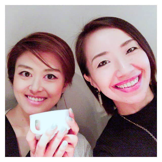 貴千碧のインスタグラム：「まゆみさんと❤️ランチ☕️✨ホッコリホッコリ☺️✨ #月組#綾月せり さん#まゆみさん 我らが#副組長さん#素敵女子 ✨✨ まゆみさん、あらためてご卒業おめでとうございます✨🍀」