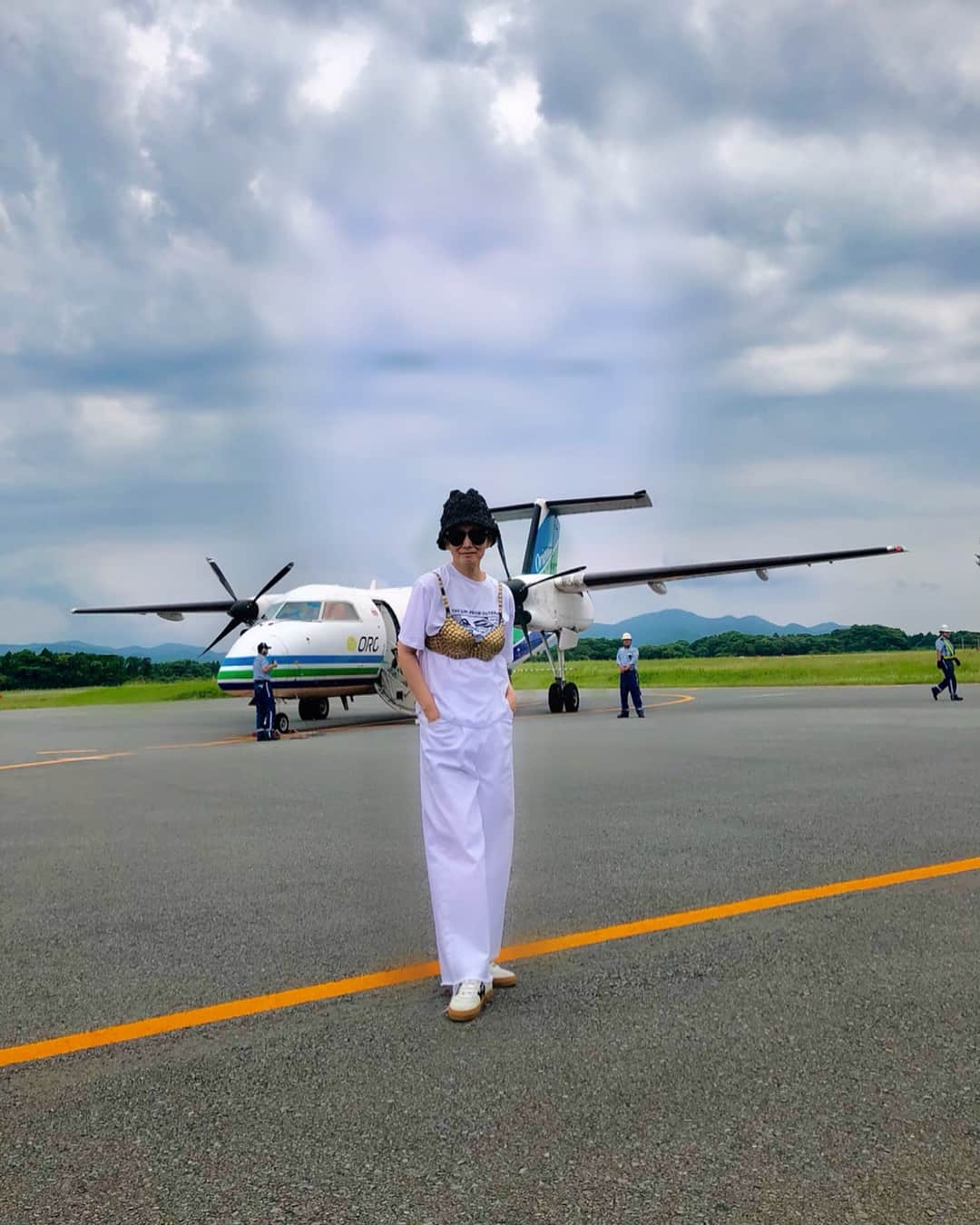 夏木マリさんのインスタグラム写真 - (夏木マリInstagram)「五島列島in&out🚁 #五島列島 #プロペラ #生きる街 #榊英雄 #marinatsuki  #natsukirock  #夏木マリ」6月3日 14時40分 - mari_natsuki