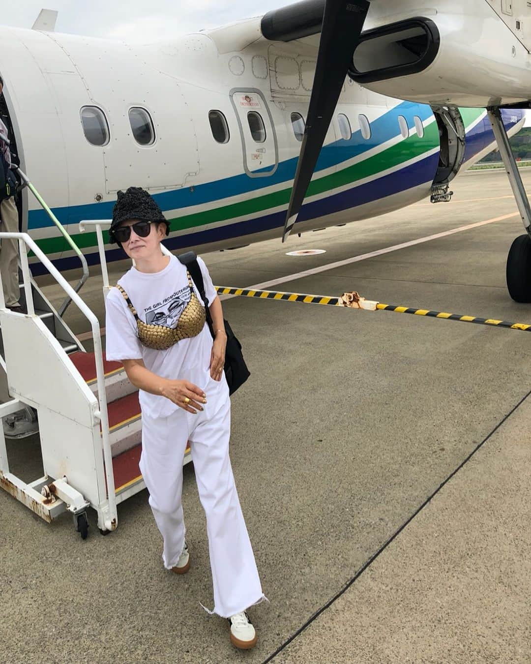 夏木マリさんのインスタグラム写真 - (夏木マリInstagram)「五島列島in&out🚁 #五島列島 #プロペラ #生きる街 #榊英雄 #marinatsuki  #natsukirock  #夏木マリ」6月3日 14時40分 - mari_natsuki