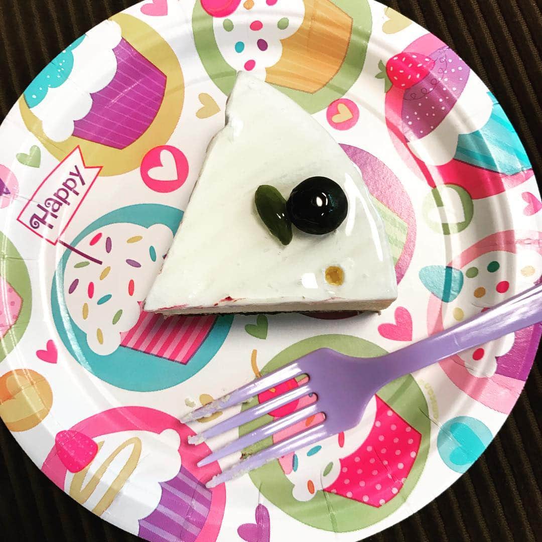 團遥香さんのインスタグラム写真 - (團遥香Instagram)「さっきおばあちゃんの家行ったら誕生日ケーキくれたっ👵💗 何よりもお皿とフォークが#インスタ映え していて笑った🤣🤣 #祖母のハイセンス #可愛い #ありがとね」6月3日 18時32分 - haruka_dan_official