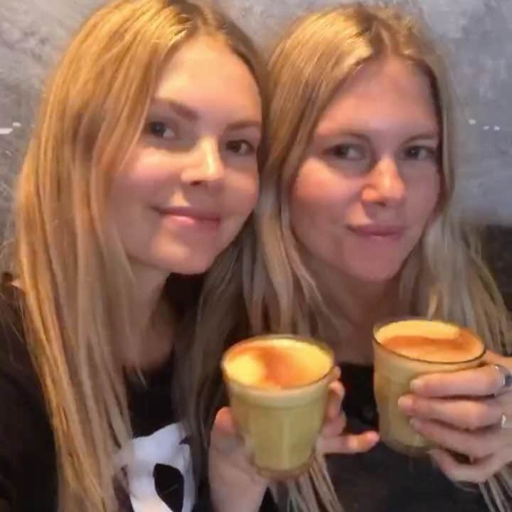 Chrissy Blairのインスタグラム：「Turmeric latte fun @jaylaharnwell」