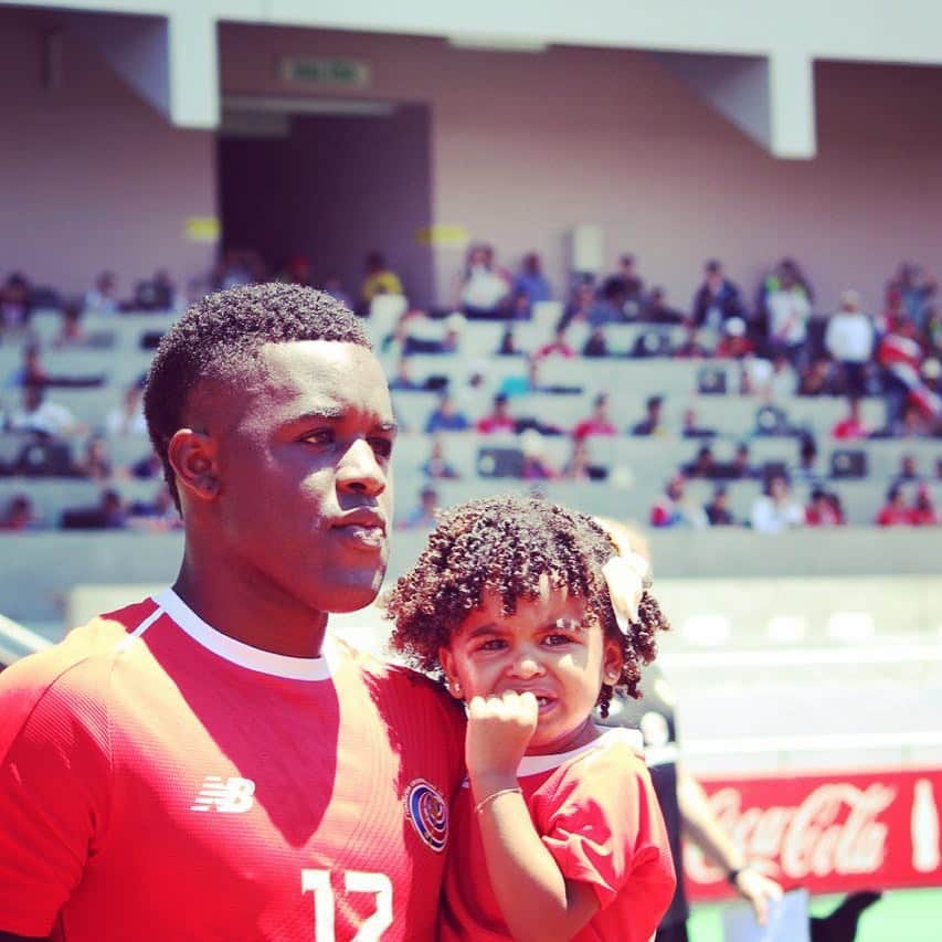 ジョエル・キャンベルのインスタグラム：「Ella es la razón de todo ❤️😍... #teamobri #vuelvaselocojoel」