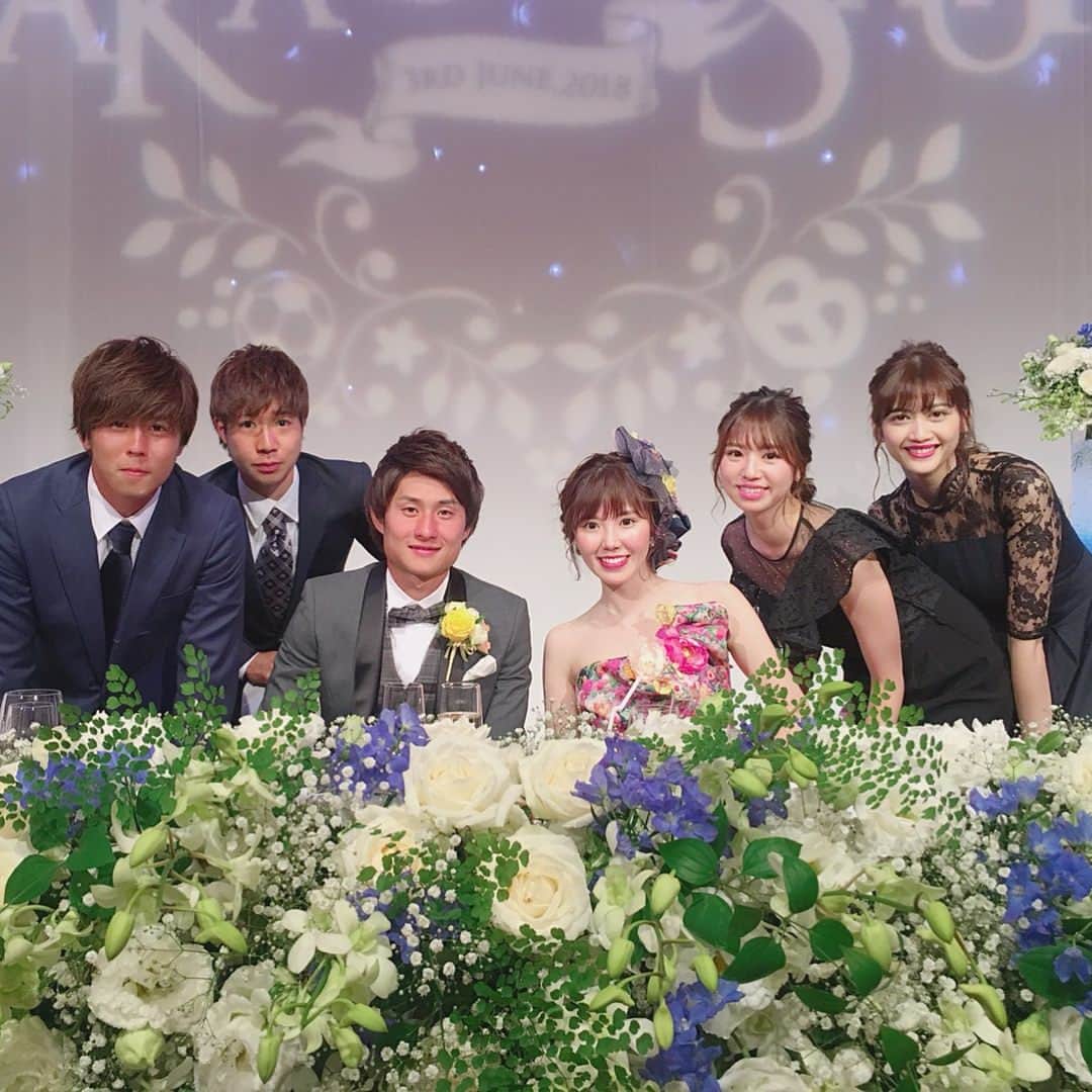 中村駿介のインスタグラム：「たか、しーちゃん結婚おめでとう😊  これからも2人を見守っていきます！！笑  #関根貴大#関根栞#人1#人一」