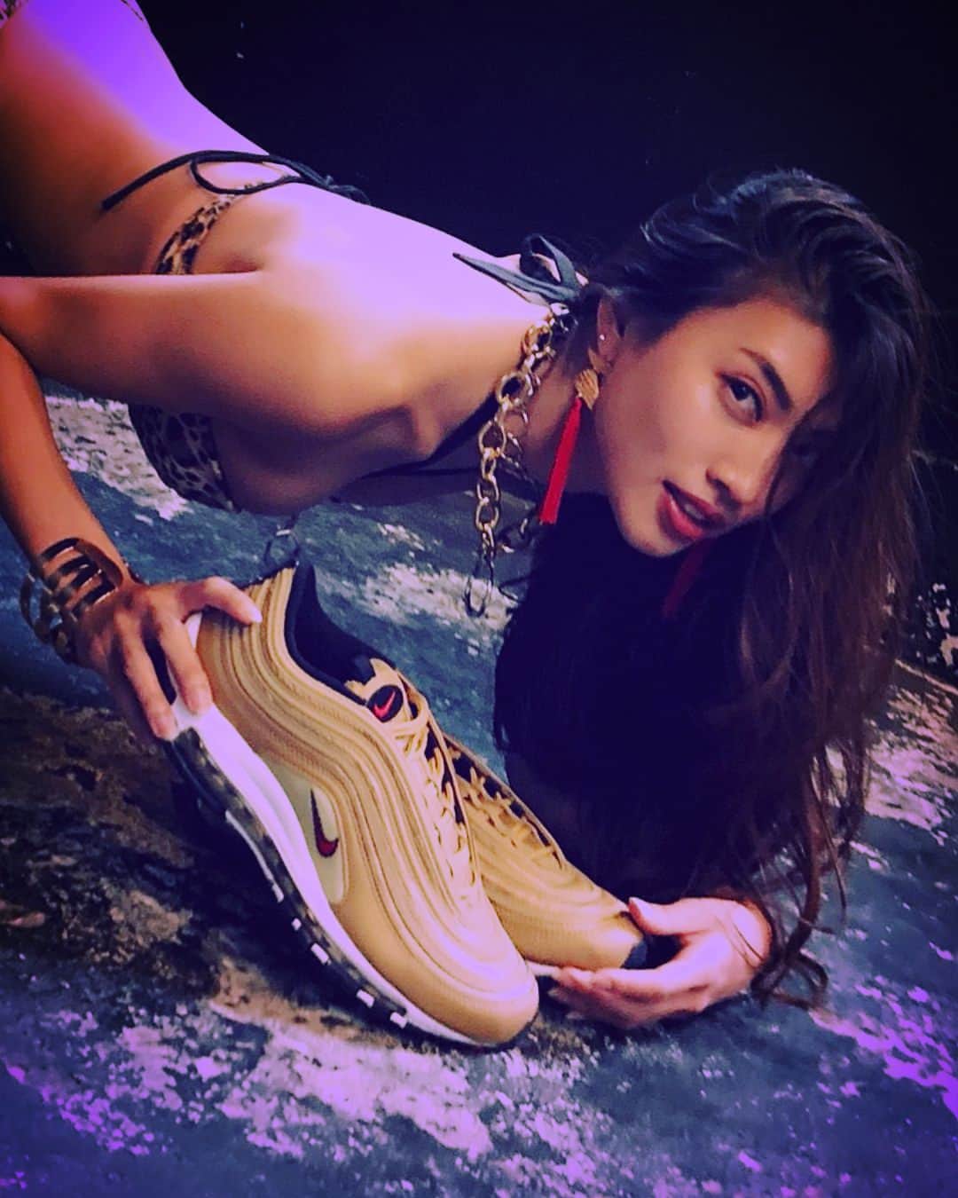 青山めぐさんのインスタグラム写真 - (青山めぐInstagram)「🐆🔮🐆🔮 @kikstyo  #kikstyo #shooting #shoes #nike #leopard #gold #purple #bikini #gravure #fashion #sneaker #mens #mensfashion #kiksgirls #kiksgirlstee #👟」6月4日 0時06分 - megu_19880928