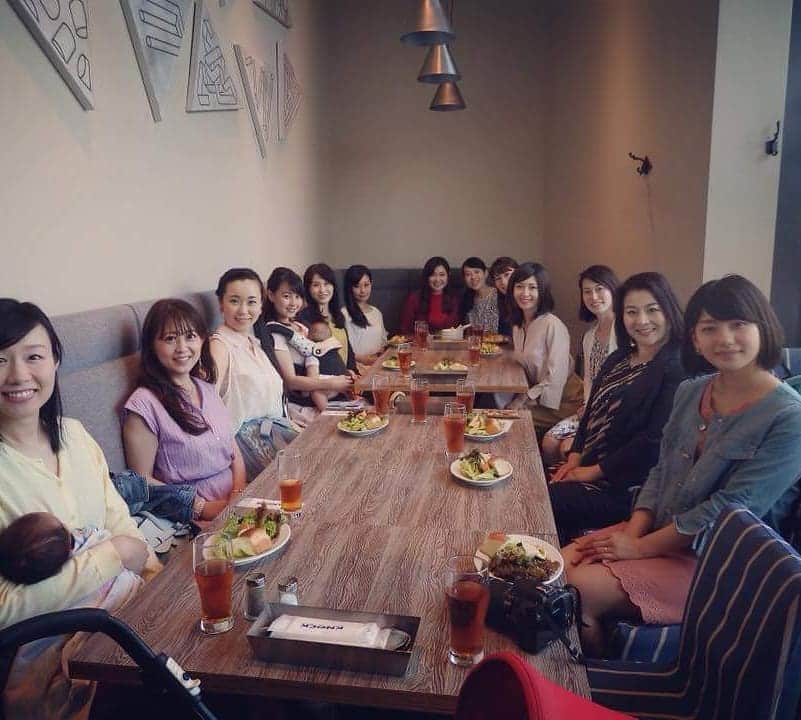 山部朱里のインスタグラム：「女子アナ勢揃い。 #女子アナ47 #アナウンサー #フリーアナウンサー #47発信プロジェクト #女子アナ #地方創生 #地方創生アナウンサー #ランチ #交流会 #六本木 #東京ミッドタウン #地方局 #47都道府県 #群馬 #山形 #大分 #神戸」