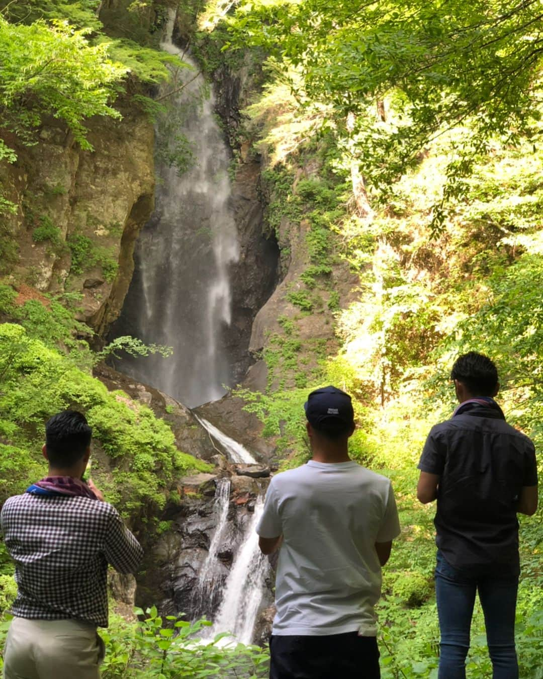 湯澤聖人さんのインスタグラム写真 - (湯澤聖人Instagram)「昇仙峡行きました！ 、 、 、 #大学の同期が #遊びきた #滝 #大迫力 #昇仙峡仙娥滝  #板敷渓谷大滝  #インスタ映え #からの #流しそうめん #円右衛門 #インスタ映え #からの #湯澤で #インスタ萎え #と見せかけて #息子で #帳尻合わせ #息子サンキュ #ちょっと口元汚いけど #サンキュ #親バカやってます。 #山梨のいいとこ #情報待ってます」6月4日 15時31分 - yuzawa1010