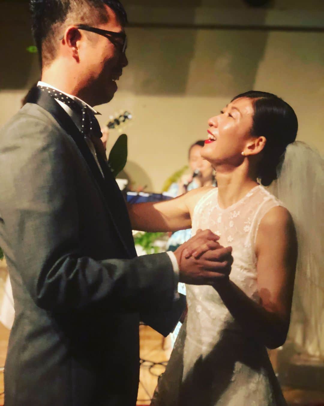 長尾悦美さんのインスタグラム写真 - (長尾悦美Instagram)「Happy wedding ♡♡♡ 音楽が大好きな2人の結婚パーティー。  ゲストが豪華！！みんなで呑んで、踊って楽しい夜でした☺︎ おめでとうございます㊗️」6月4日 10時13分 - yoshiminagao