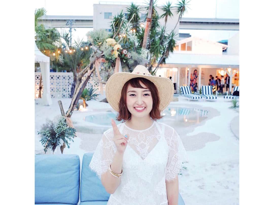西村笑花さんのインスタグラム写真 - (西村笑花Instagram)「👰🏻 ・ ・ おめでとうございます⛪️🌴🐚❤︎ お仕事でお世話になっている青木さんのWeddingPartyへ✨ とっても可愛かった〜💓 会場も砂浜だったりでオシャレなParty🥂 幸せな気持ちになりました😌🍀 #happywedding #thebeach #weddingparty」6月4日 11時29分 - emika_nishimura