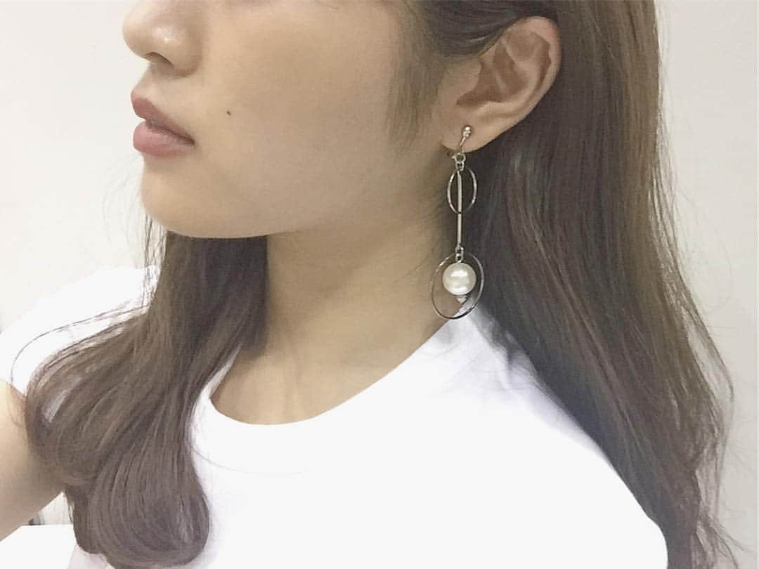 渋谷凪咲さんのインスタグラム写真 - (渋谷凪咲Instagram)「イヤリング with ほくろ♬ . . #earring #イヤリング #口元ほくろ」6月4日 11時50分 - nagisa_nikoniko