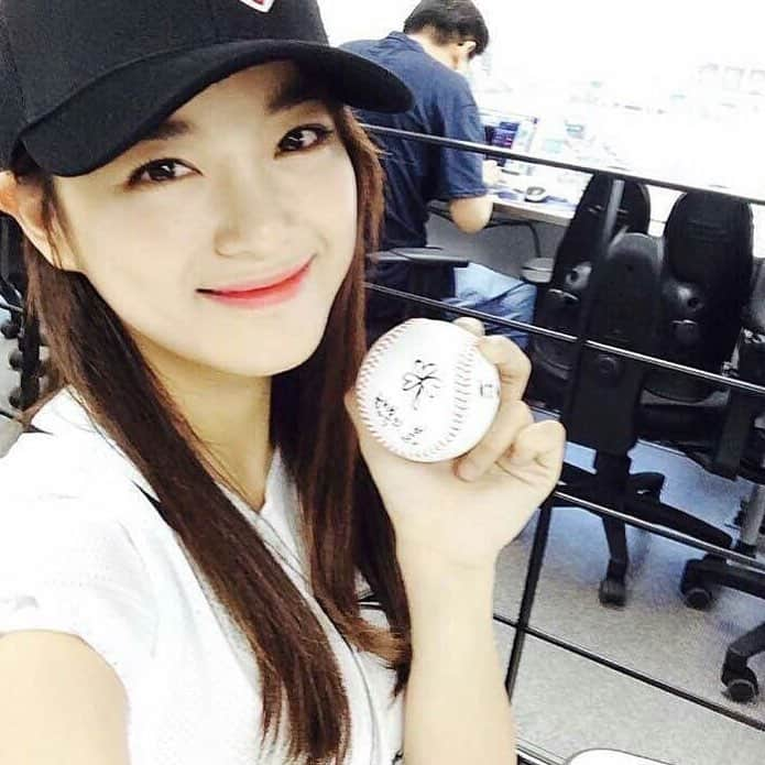 セジョンさんのインスタグラム写真 - (セジョンInstagram)「⚾️❤️ #sejeong #kimsejeong #세정 #セジョン #キムセジョン  #김세정 #jellyfish #produce101 #프로듀스101 #ioi #아이오아이 #gu9udan #gugudan #gx9 #구구단 #갓세정 #ググダン #ぐぐだん #chococo #theboots」6月4日 13時50分 - sejeongram