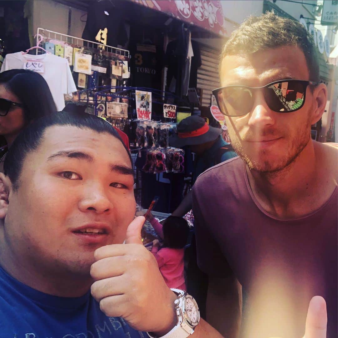 のインスタグラム：「浅草寺にジェコ探しの旅！ 見事にキャッチ！」