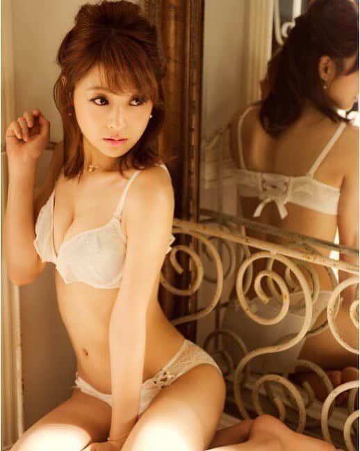 鈴木奈々さんのインスタグラム写真 - (鈴木奈々Instagram)「下着モデルをしてた時の写真です♡♡ #下着モデル #胸は盛ってます」6月5日 0時00分 - nana_suzuki79