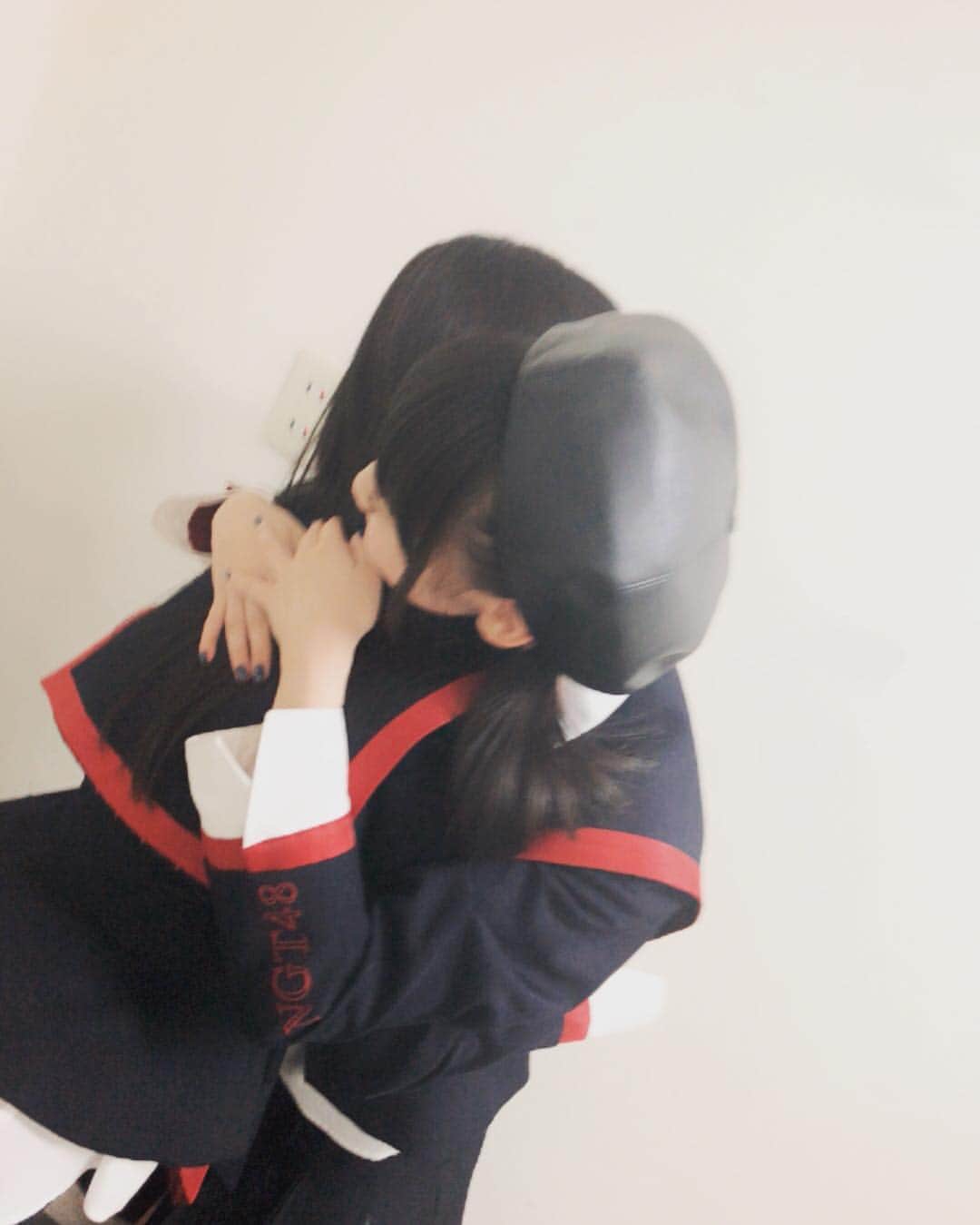 荻野由佳さんのインスタグラム写真 - (荻野由佳Instagram)「. good night😪💤 大好きな人に抱きついている写真ですっ。 そして今1番会いたい人です」6月5日 0時33分 - ogiyuka_ippaiwarae216