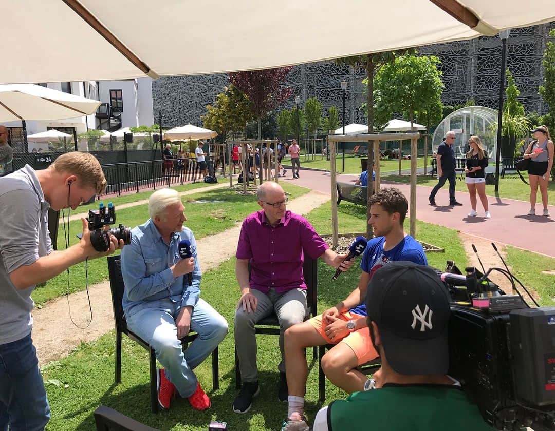 ドミニク・ティエムさんのインスタグラム写真 - (ドミニク・ティエムInstagram)「Mediamarathon! 🎥🎬🎤 #rolandgarros #rg18 #paris #press #mediaday #heretocreate #4ocean」6月5日 1時07分 - domithiem