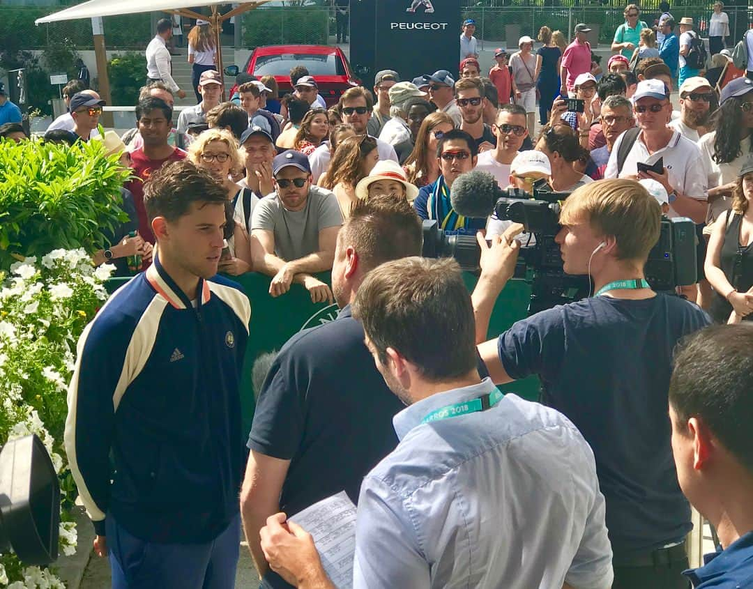 ドミニク・ティエムさんのインスタグラム写真 - (ドミニク・ティエムInstagram)「Mediamarathon! 🎥🎬🎤 #rolandgarros #rg18 #paris #press #mediaday #heretocreate #4ocean」6月5日 1時07分 - domithiem