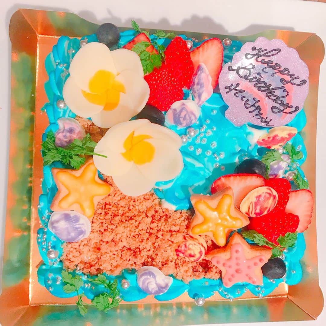 栗山麗美さんのインスタグラム写真 - (栗山麗美Instagram)「番組で仲良くなったみんなが誕生日を祝ってくれました😭✨✨ ・ とっても可愛いケーキをオーダーしてくれて感激です🎂💕 ・ ・ でもそのケーキを狙う娘💦（写真4枚目） ・ わたしが席を外している間もあーちゃん、あすぽんが娘と遊んでいてくれて終始ご機嫌でした♡ ・ ・ #誕生日会 #birthday #lunch #モデルプレスtv #ひかりtv #ナナイロメンバー #出会って2年✨ #みんな多才で尊敬してます✨ #これからもずっと宜しくね☺️」6月4日 16時34分 - reimi.kuriyama