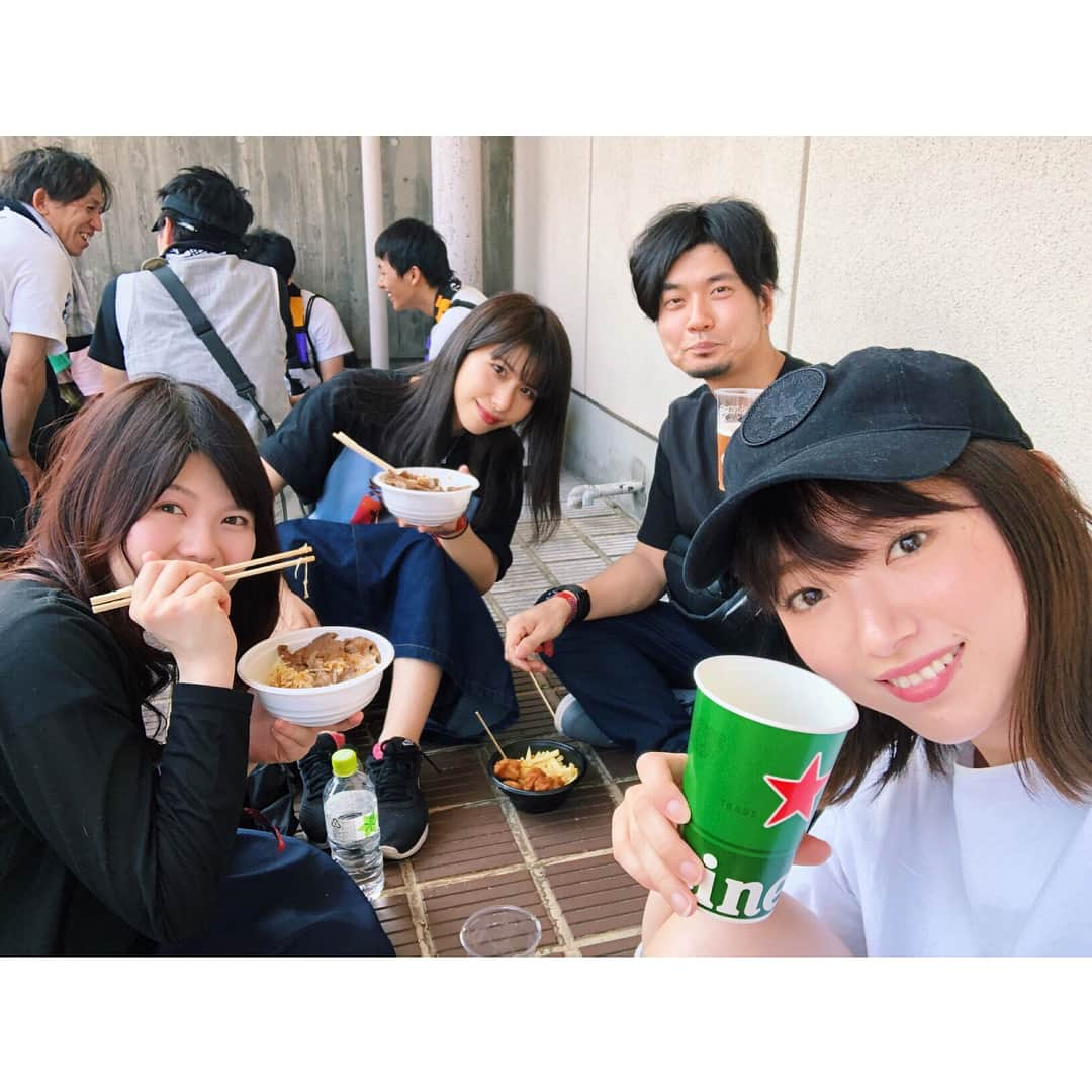 的場絢香さんのインスタグラム写真 - (的場絢香Instagram)「#20180603 " #百万石音楽祭 "🎸♬ * 最っっっ高だったー！ 熱くて暑くて汗だく！ 筋肉痛持ち帰ったよ。 (ホルモンのナヲさんが 言ってたようにね☝︎) * ひゃくまんさんも一緒に ジャーーーンプ！！ 足ぴーん！かわいっ❤︎ ________________________ #金沢 #ミリオンロック  #毎年恒例 #ひゃくまんさん」6月4日 17時08分 - ayaka_matoba