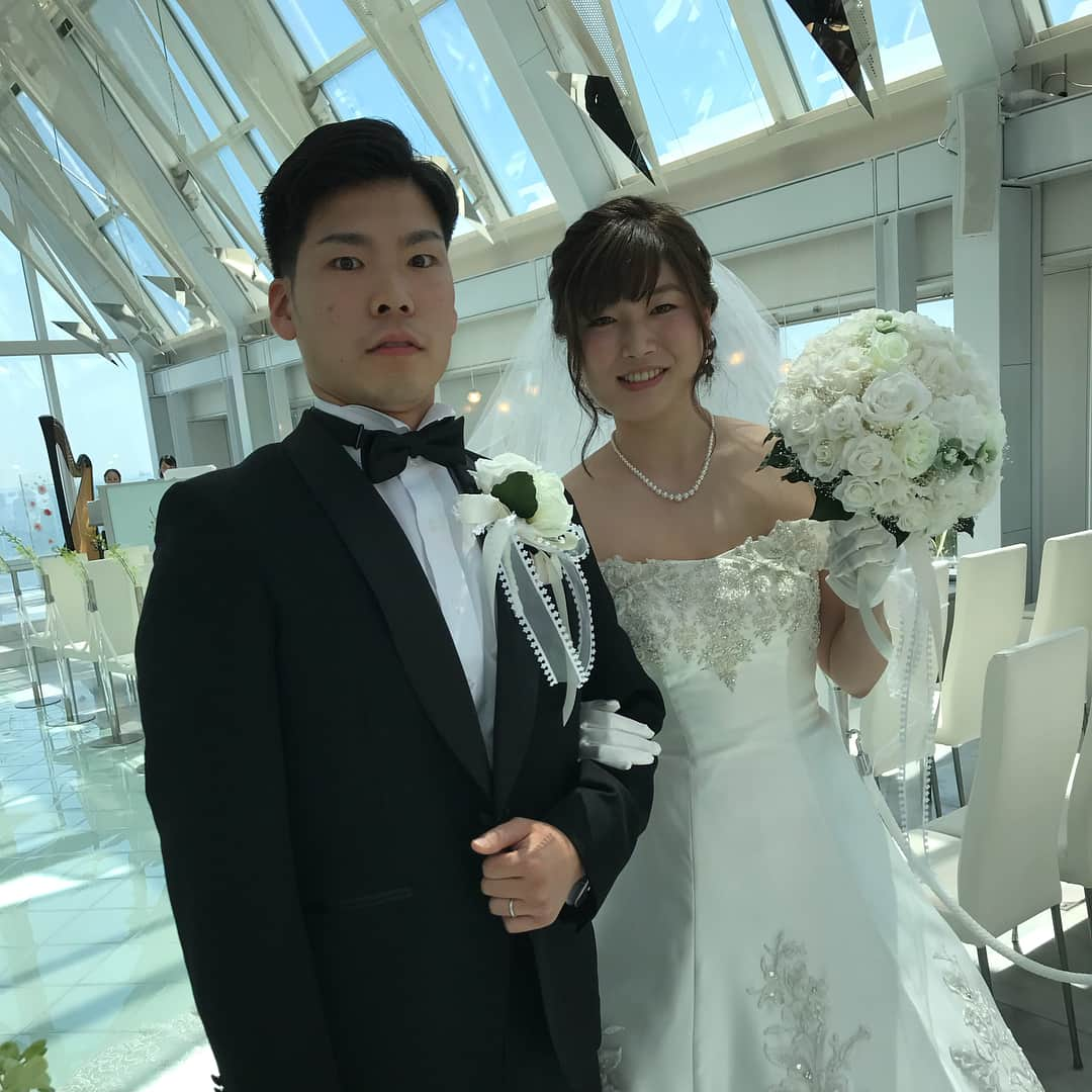 大堀彩さんのインスタグラム写真 - (大堀彩Instagram)「本当に素敵な結婚式だったなぁ。。 ドレス、めっちゃ可愛かった❤️ いろんな人にも会えて、幸せな1日でした^_^☆ 太一兄さん•お姉ちゃん、結婚おめでとうございます㊗️🎊㊗️ 幸せをありがとう☺️💓❣️ 末永くお幸せに〜💍 #wedding #幸せ #ありがとう #tomioka #family #sister #love」6月4日 17時24分 - ayatoriiiii