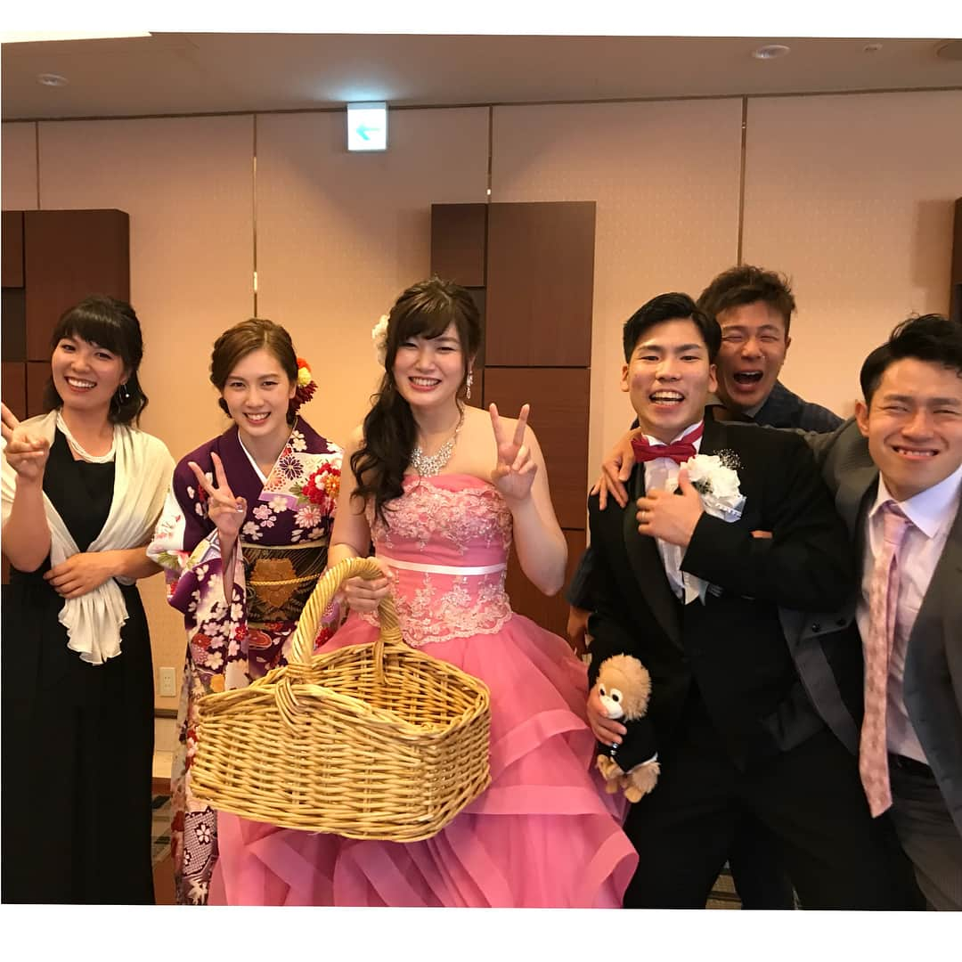 大堀彩さんのインスタグラム写真 - (大堀彩Instagram)「本当に素敵な結婚式だったなぁ。。 ドレス、めっちゃ可愛かった❤️ いろんな人にも会えて、幸せな1日でした^_^☆ 太一兄さん•お姉ちゃん、結婚おめでとうございます㊗️🎊㊗️ 幸せをありがとう☺️💓❣️ 末永くお幸せに〜💍 #wedding #幸せ #ありがとう #tomioka #family #sister #love」6月4日 17時24分 - ayatoriiiii