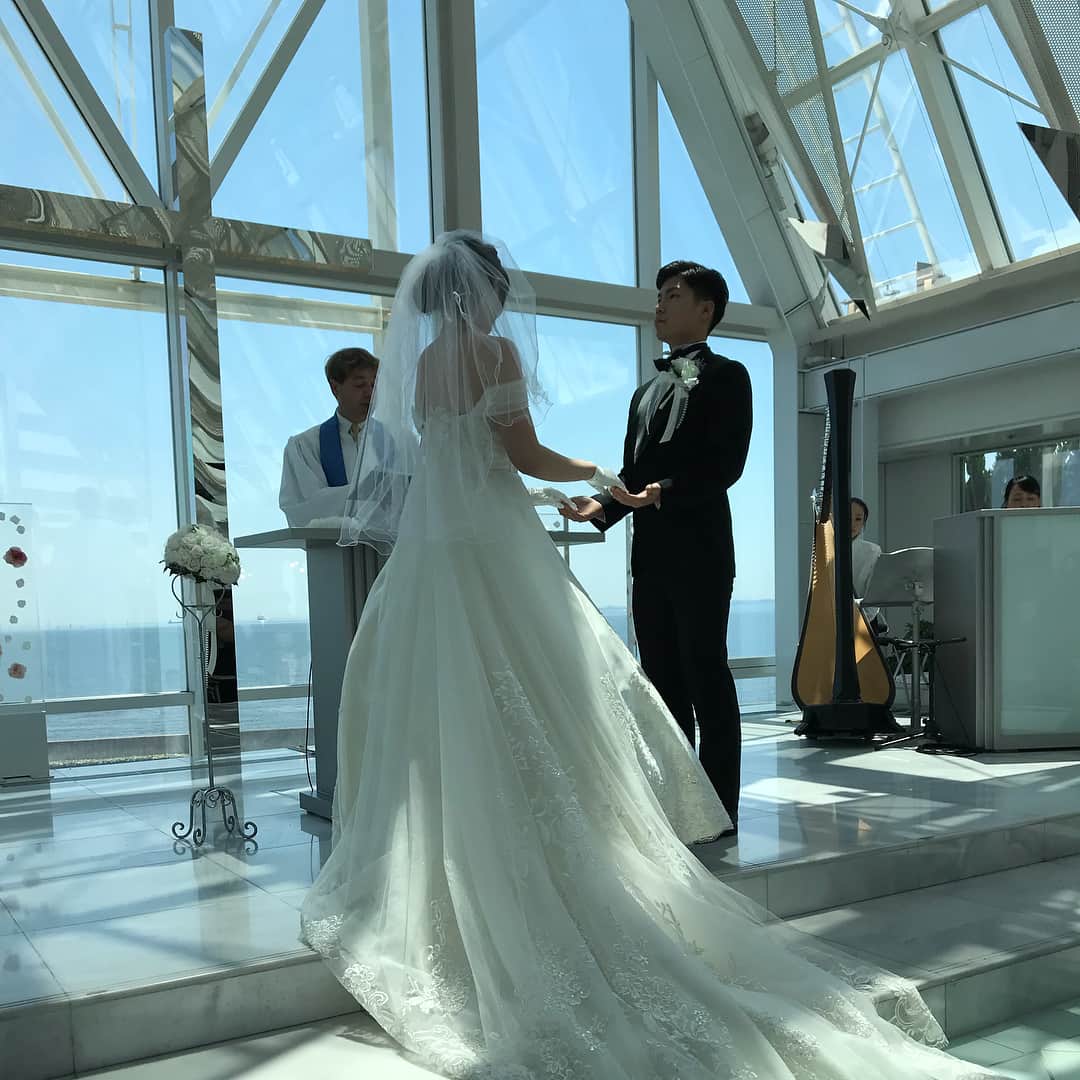 大堀彩のインスタグラム：「本当に素敵な結婚式だったなぁ。。 ドレス、めっちゃ可愛かった❤️ いろんな人にも会えて、幸せな1日でした^_^☆ 太一兄さん•お姉ちゃん、結婚おめでとうございます㊗️🎊㊗️ 幸せをありがとう☺️💓❣️ 末永くお幸せに〜💍 #wedding #幸せ #ありがとう #tomioka #family #sister #love」