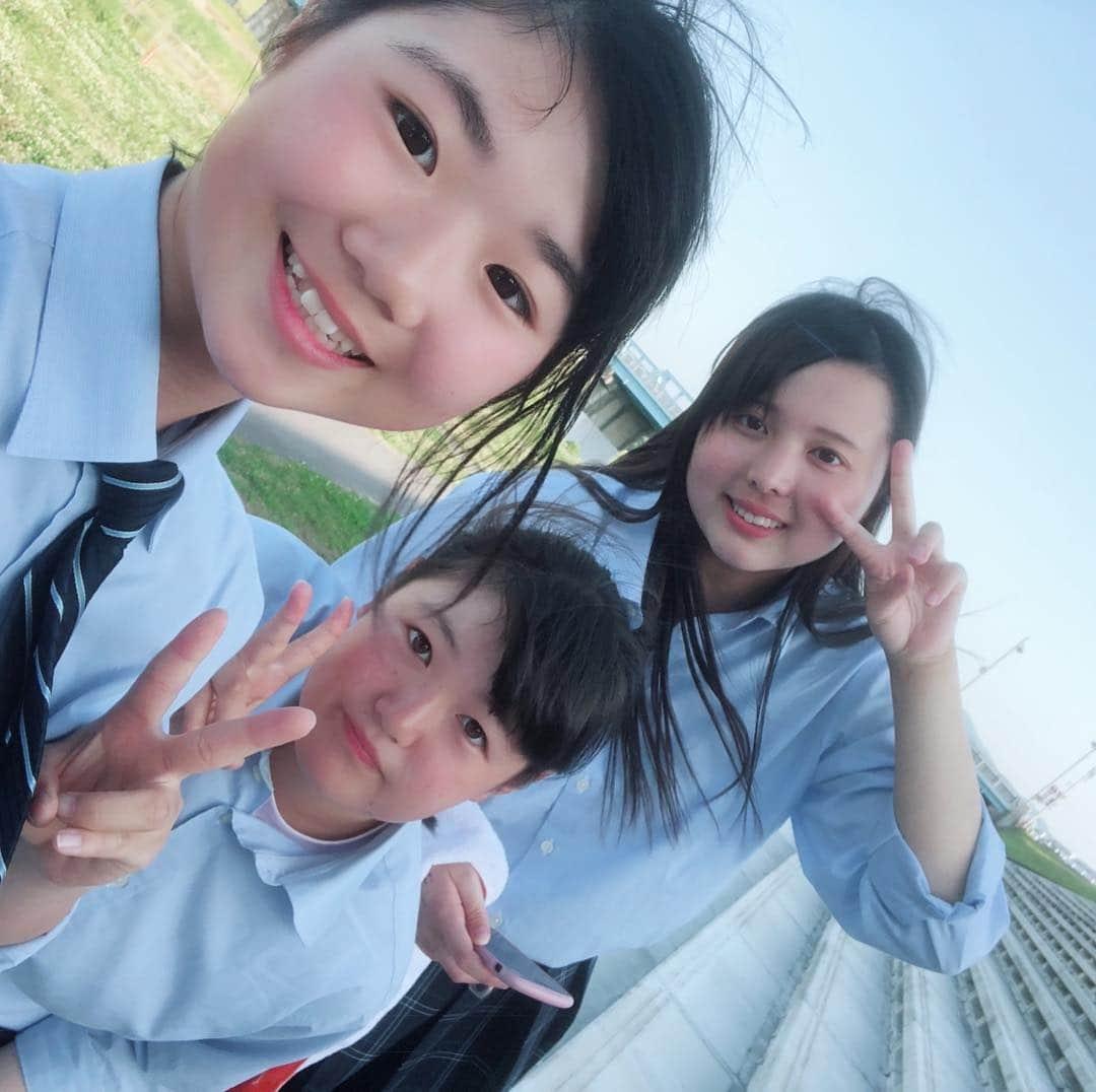 岩渕麗楽さんのインスタグラム写真 - (岩渕麗楽Instagram)「School life🏫  @hachiya_0913 今度は4人で！ 部活頑張って👊💥 大変だと思うけど応援してる📣」6月4日 17時24分 - leila_iwabuchi