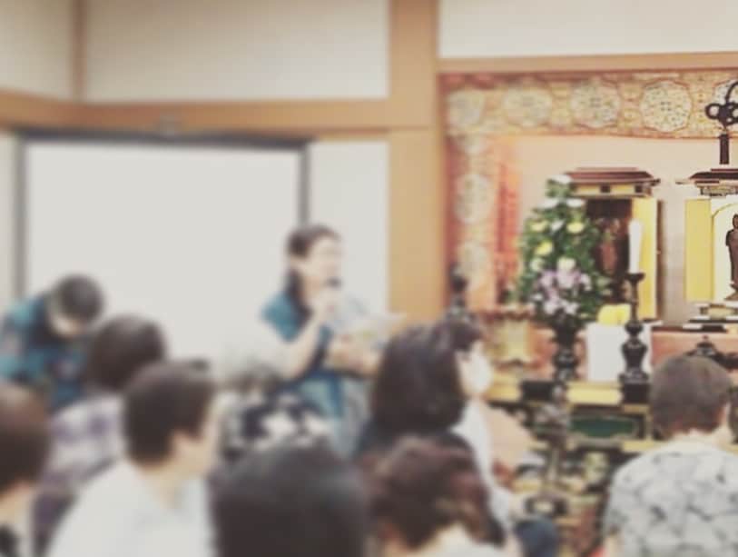 瀬戸内寂聴さんのインスタグラム写真 - (瀬戸内寂聴Instagram)「先日は私が代表呼びかけ人をしている、虐待、貧困など苦しむ少女、若い女性に寄り添い支援する若草プロジェクトの第7回目の研修会でした。. 年に、何度か東京、京都の寂庵で毎回テーマに沿って研修会を開催しています。参加者の方は、専門の方、支援者の方、また一般の方も参加されます。今回のテーマは「少女たちの居場所に求められるもの」でした。. . 地味だけど2年続いているだけでもいいと思うし、少なくともまなほが熱心なのを見ていいと思う。🍀. . 何もかもうまくいくのが人生ではないし、いいことがあってもそれと同じくらい悪いこともある。. 自分の不幸や他人の不幸を諦めないで、生きていく上におこる不幸に絶望しないで、希望をかきたてて、それを乗り越えていこう。. . 若草プロジェクトHP☘️. http://wakakusa.jp.net. . #インスタ16回目 #瀬戸内寂聴 #若草プロジェクト」6月4日 18時06分 - jakucho_setouchi