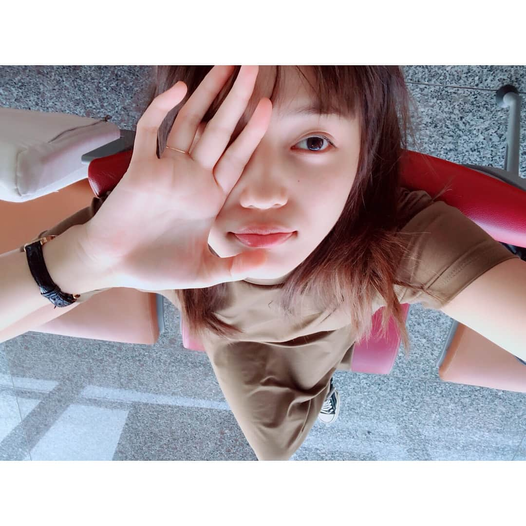 川口春奈さんのインスタグラム写真 - (川口春奈Instagram)「飛行機の遅れ方が大胆な件 はよこないかな〜」6月4日 18時08分 - haruna_kawaguchi_official